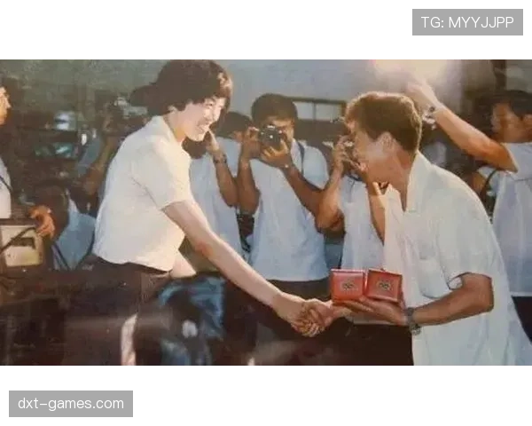 郎平退休后居然每天五点起床遛弯，这自律劲儿是刻进DNA了吧？